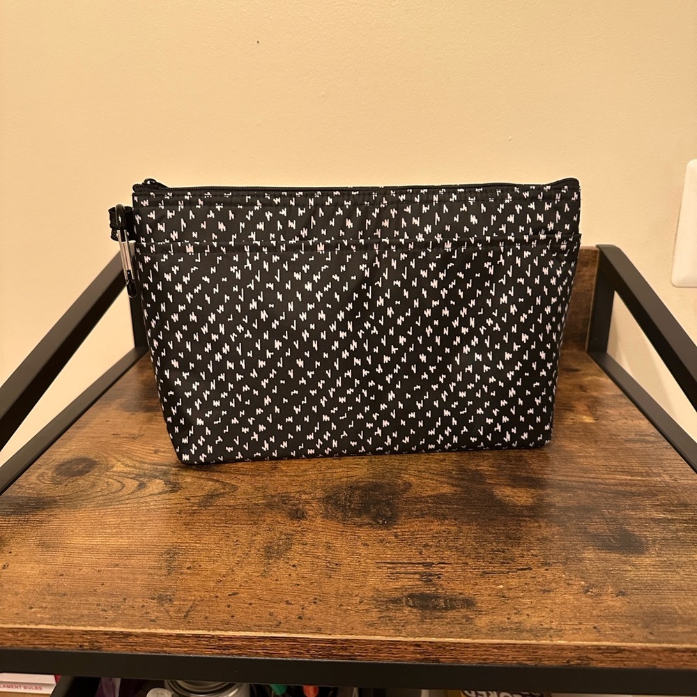 Thirty One Cool Clip Thermal Zipper Pouch in Lil’ Scribble Black and White - Picture 9 of 9